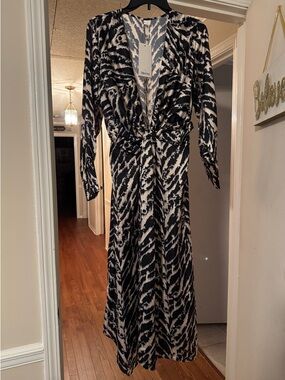 Women's Black and White Open Front Maxi Dress
